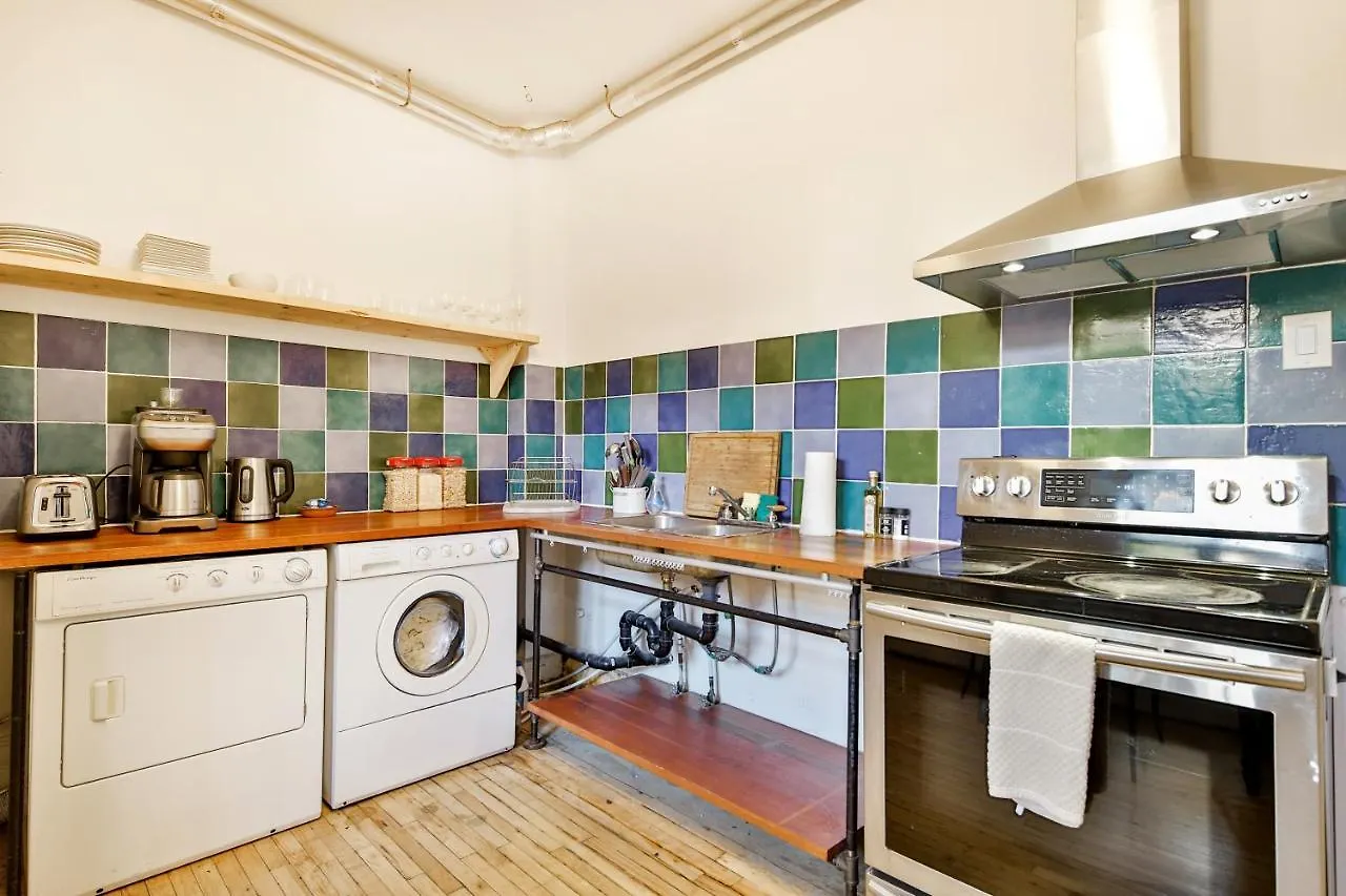 Bed & Breakfast La Maison Du Mile-End Montreal Canada